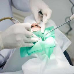 https://admin.realteethclinic.com/uploads/surgery_90fd35aebf.webp